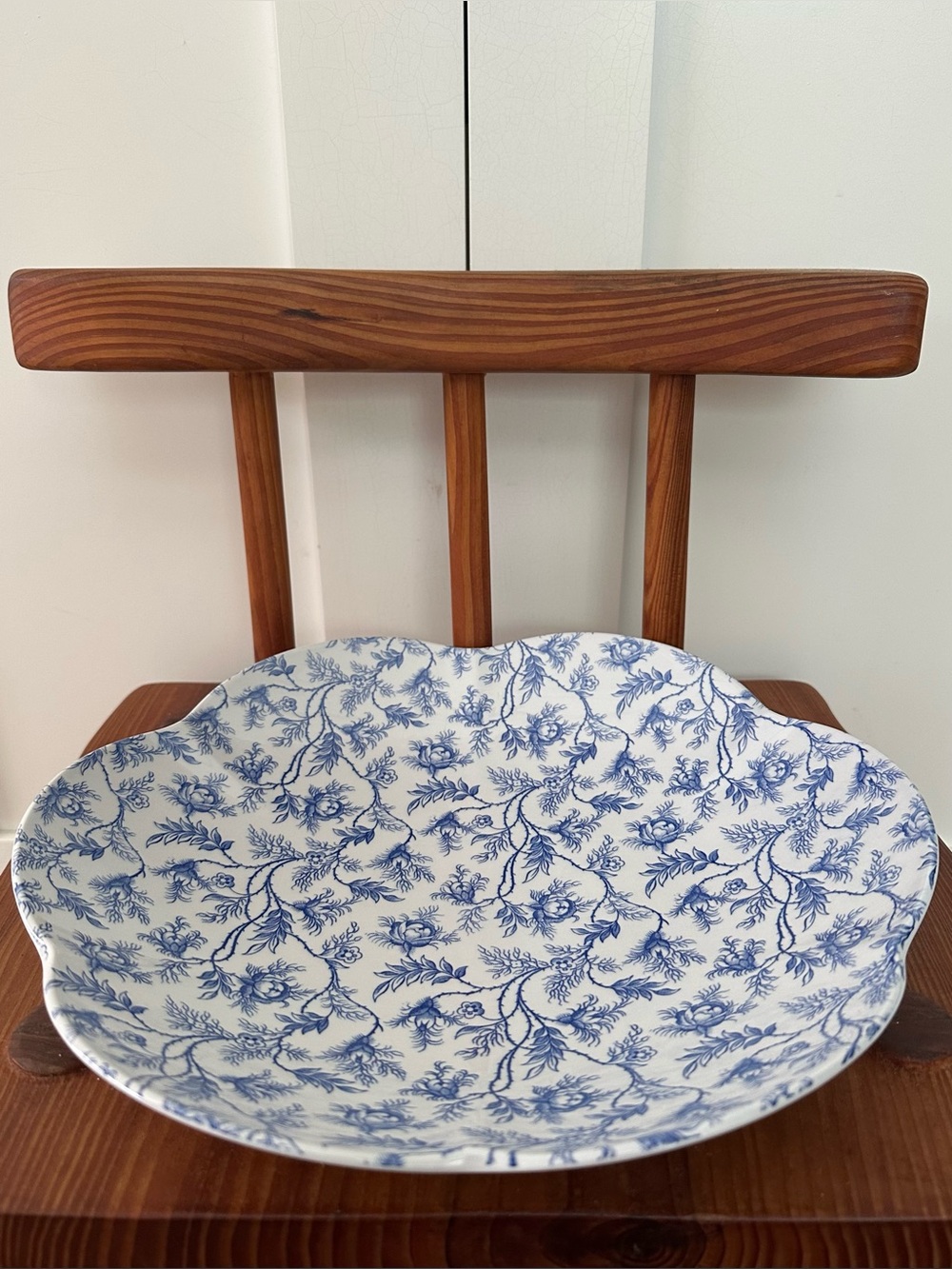 The Spode Blue Room
Collection  Rosebud Chintz Bowl
Made in England Pasta Servin